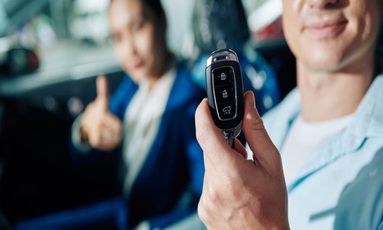 Dealer vs. Mobile Locksmith: Which Is Cheaper for Toyota Key Replacement?